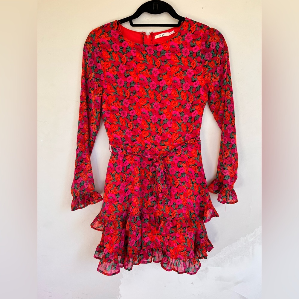 Stand out in cute floral mini!